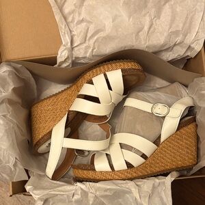 NEW  Sofft Women's White Wedge Sandals
